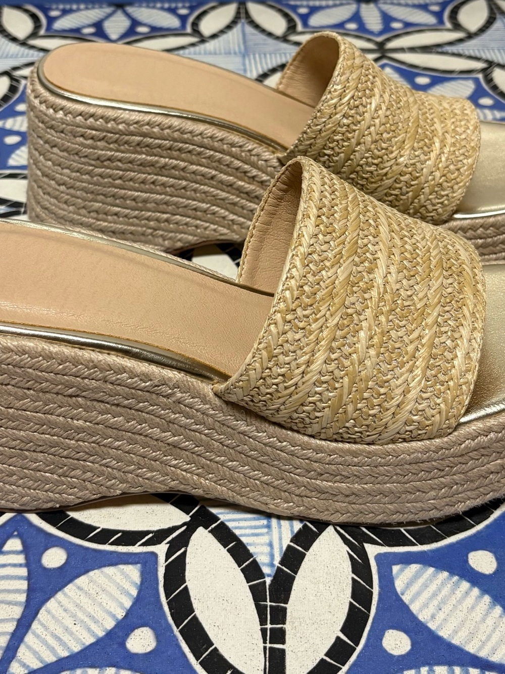 NWOT Women’s Size 9 Woven Straw Platform Slide Sandals